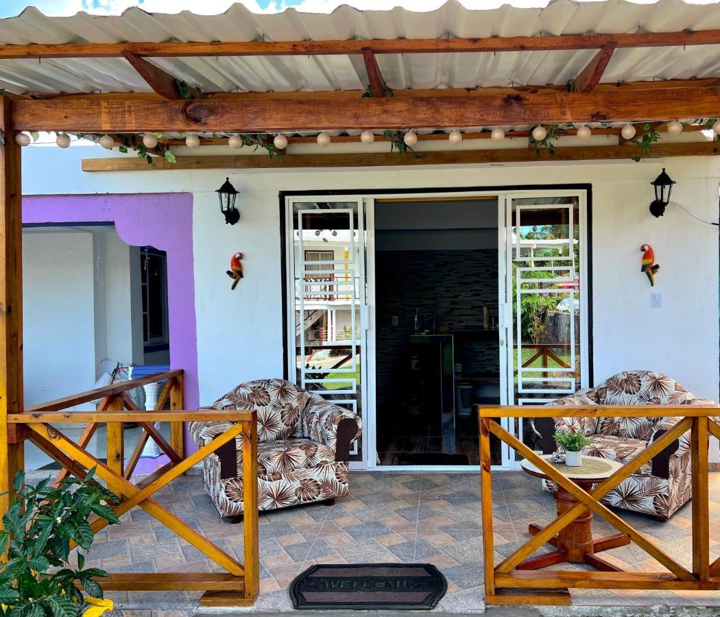 Posada Villa Bryan Rocky Point Exterior photo